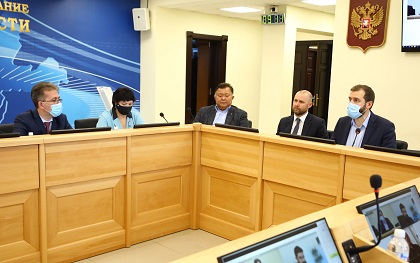 Подготовку законопроекта об областном бюджете к сессии обсудили депутаты на совещании под руководством Александра Ведерникова